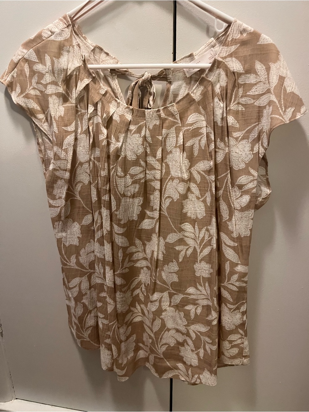 LC Lauren Conrad Beige Floral Cap-Sleeve Blouse